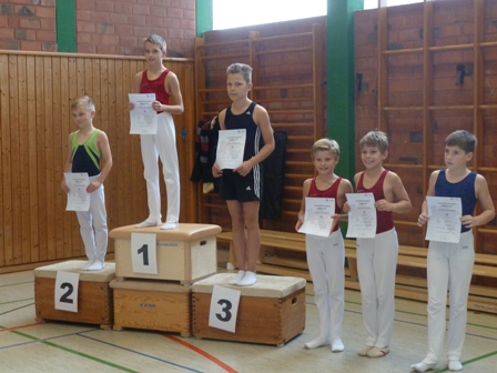 Siegerehrung Jugend D männlich: Platz 1. Eduard, 2. Platz Vicent Roman Hartwig, Delmenhorst, 3. Louis Bettig, Nordhorn